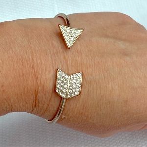 Rhinestone arrow open cuff spring bracelet EASY ON